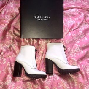 Size 7 Vera wang booties